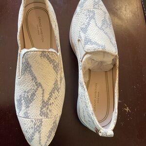 Hass Cole women’s walking shoe